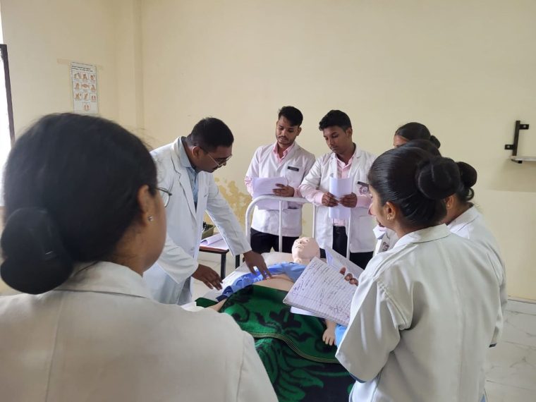 Estudantes de medicina em sala de aula